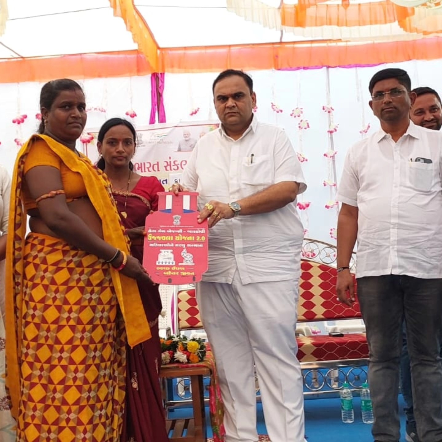 તા.૧૪/૧૨/૨૦૨૩ ના રોજ વિકસિત ભારત સંકલ્પ યાત્રા સુરત જિલ્લાના મહુવા તાલુકાના કાની ગામે રાખવામાં આવી.